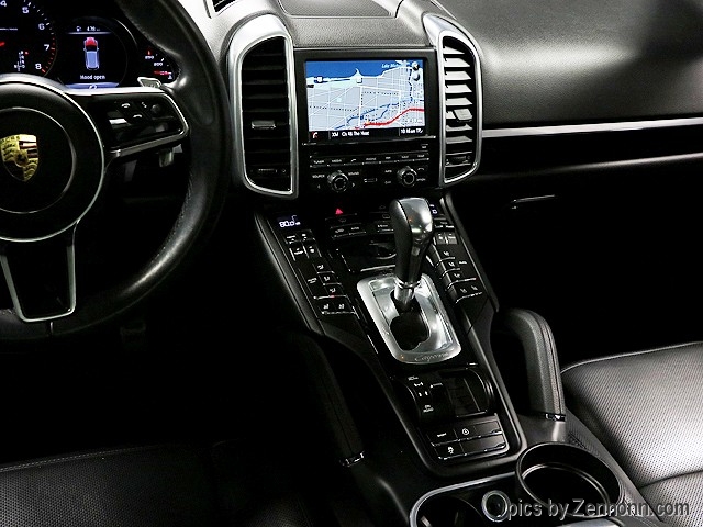 Porsche Cayenne image 15